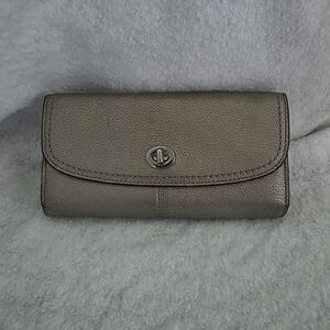 Gold Leather Clutch Wallet 5th Pic Shows Call Out Inside In Crease, In Great EUC